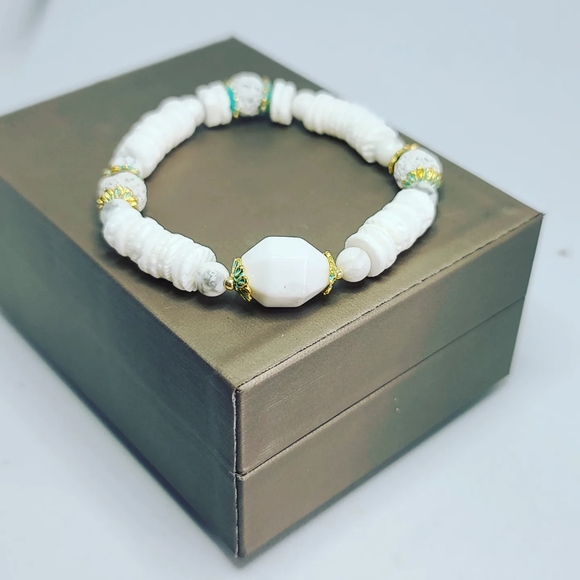 Mother Of Pearl bracelet - Picture 2 of 2
